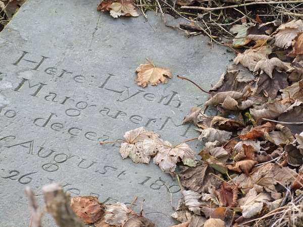 Les plaques funéraires, une expression du souvenir