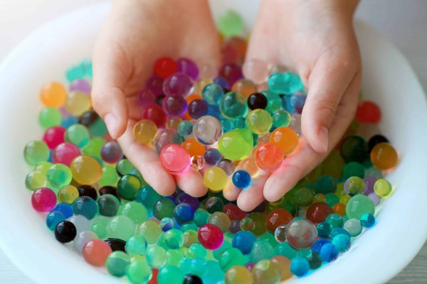 Des armes à billes Orbeez : un jouet écologique et divertissant conçu pour les enfants ?