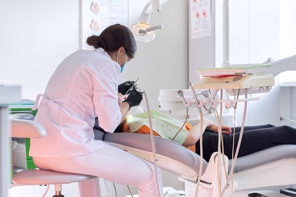 Visite de routine dans votre clinique dentaire : À quel moment ?